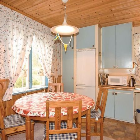 2 Bedroom Stunning Home In Molkom Sutterhojden Zewnętrze zdjęcie