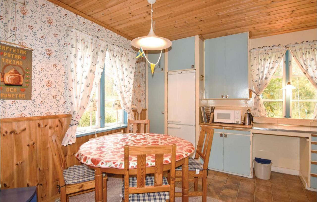 2 Bedroom Stunning Home In Molkom Sutterhojden Zewnętrze zdjęcie
